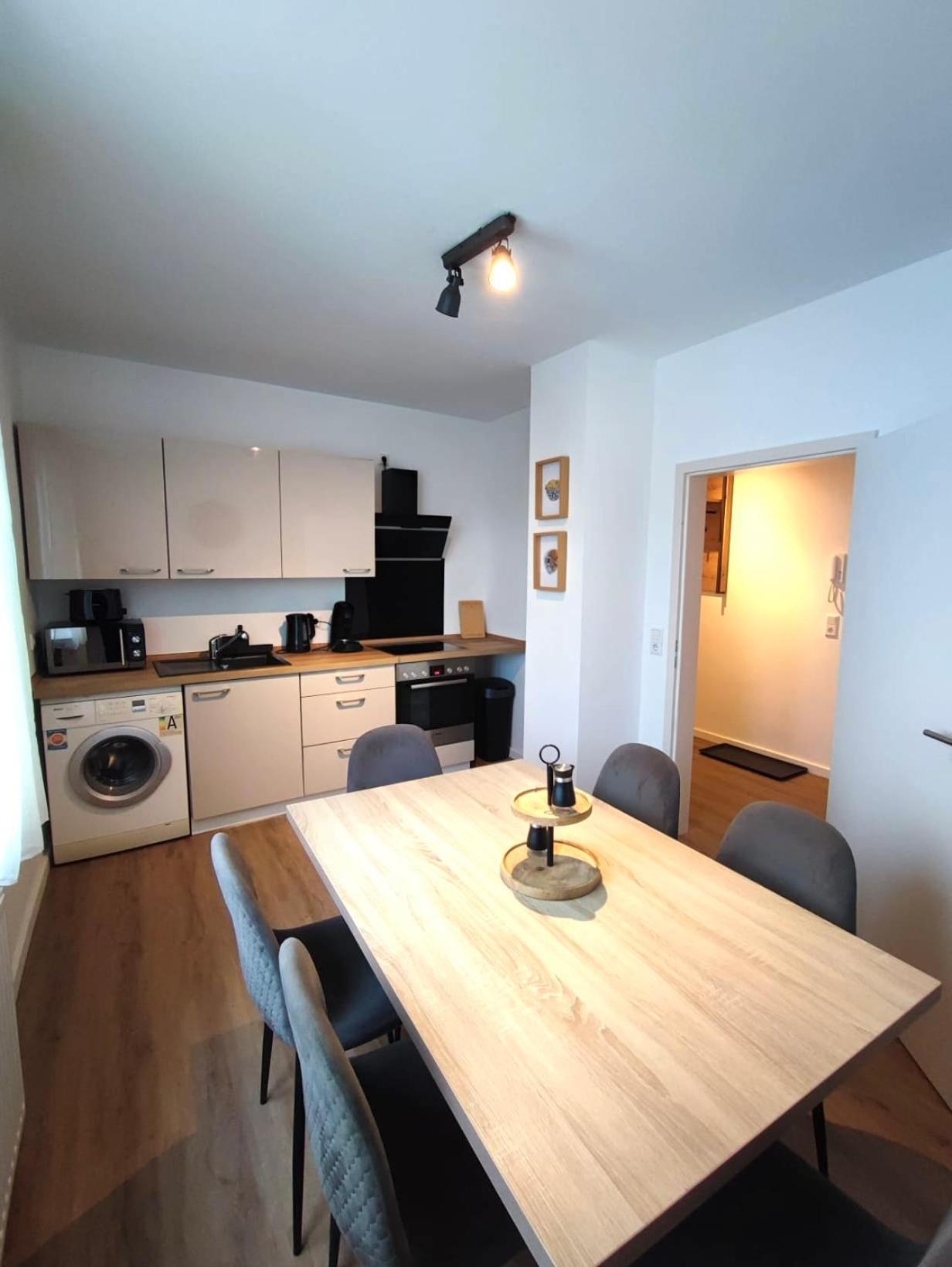 Rtr Essen - Fuer Bis Zu 8 Personen - Voll Ausgestattet - Zentral Limbecker Platz - Messe - Uniklinikum - Smart Tv - Modern Apartment ภายนอก รูปภาพ