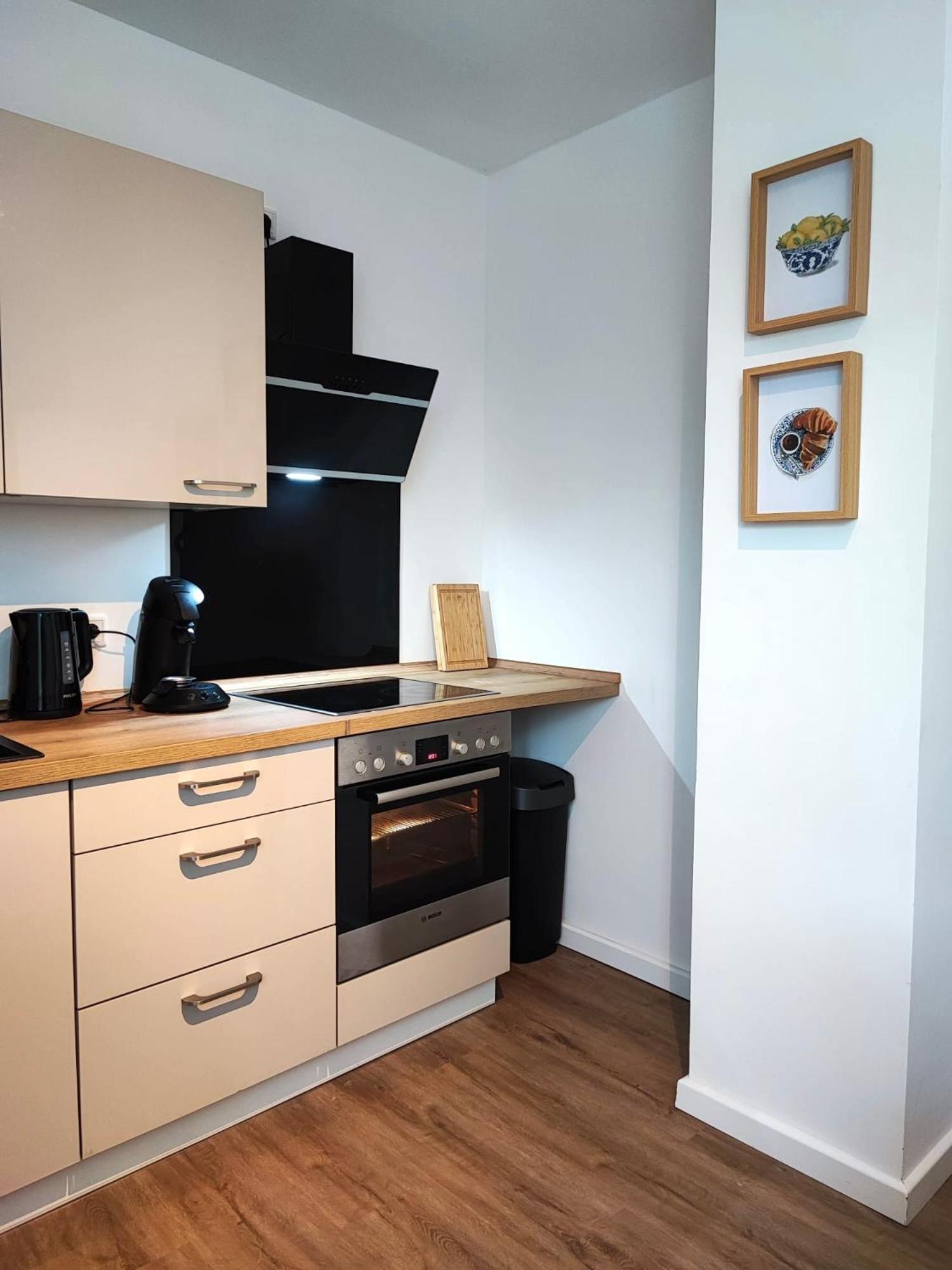 Rtr Essen - Fuer Bis Zu 8 Personen - Voll Ausgestattet - Zentral Limbecker Platz - Messe - Uniklinikum - Smart Tv - Modern Apartment ภายนอก รูปภาพ