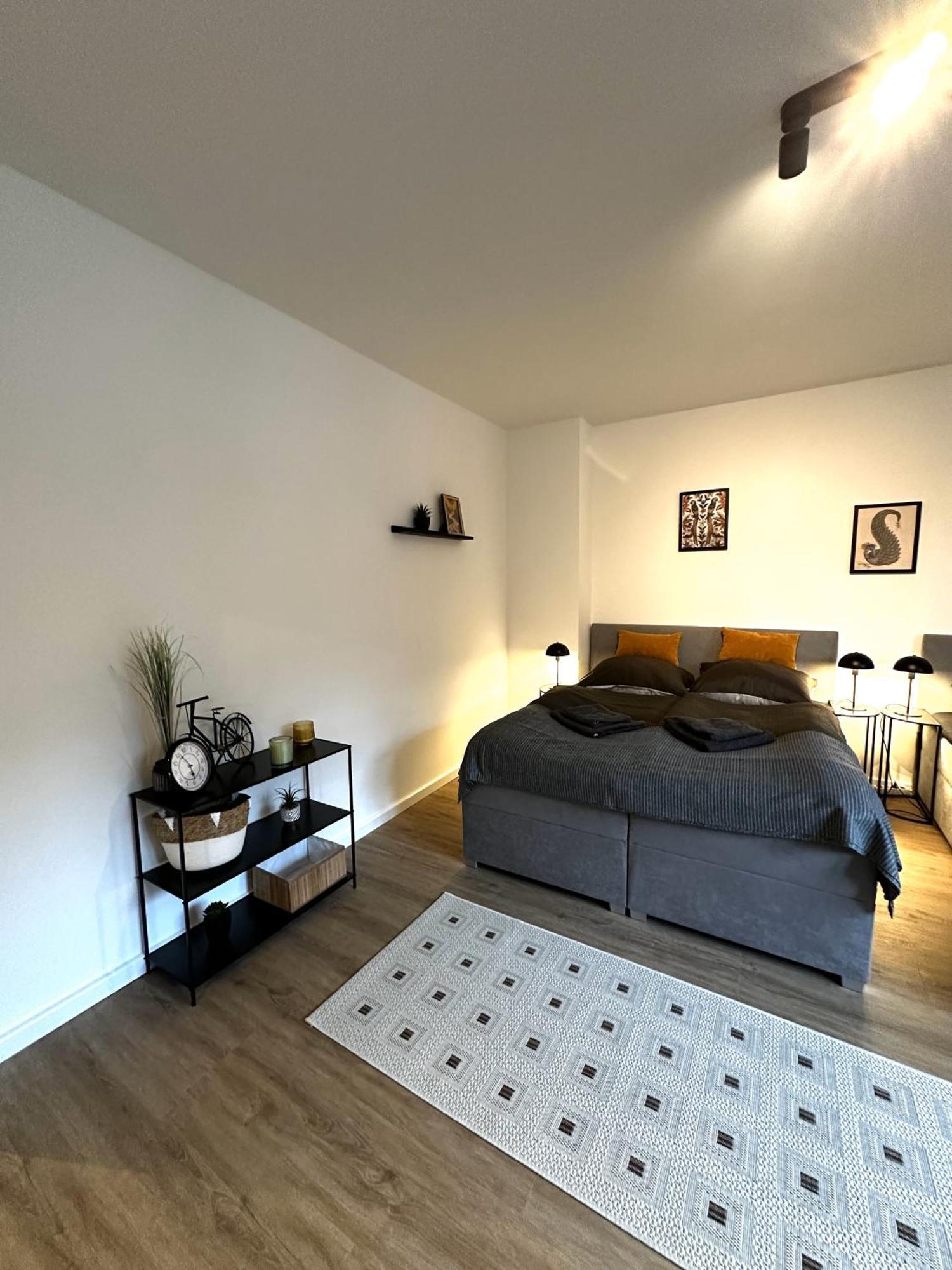 Rtr Essen - Fuer Bis Zu 8 Personen - Voll Ausgestattet - Zentral Limbecker Platz - Messe - Uniklinikum - Smart Tv - Modern Apartment ภายนอก รูปภาพ