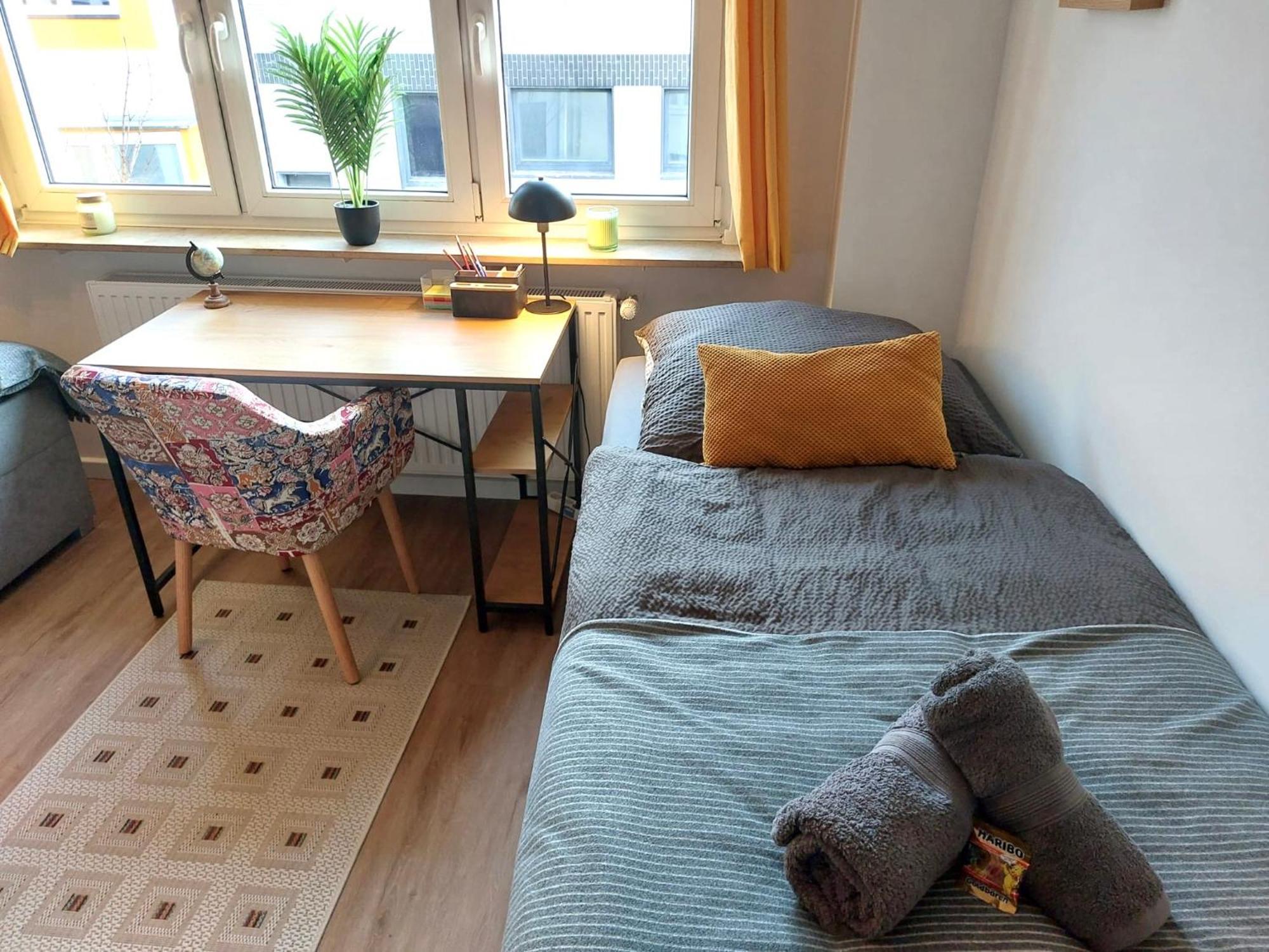 Rtr Essen - Fuer Bis Zu 8 Personen - Voll Ausgestattet - Zentral Limbecker Platz - Messe - Uniklinikum - Smart Tv - Modern Apartment ภายนอก รูปภาพ